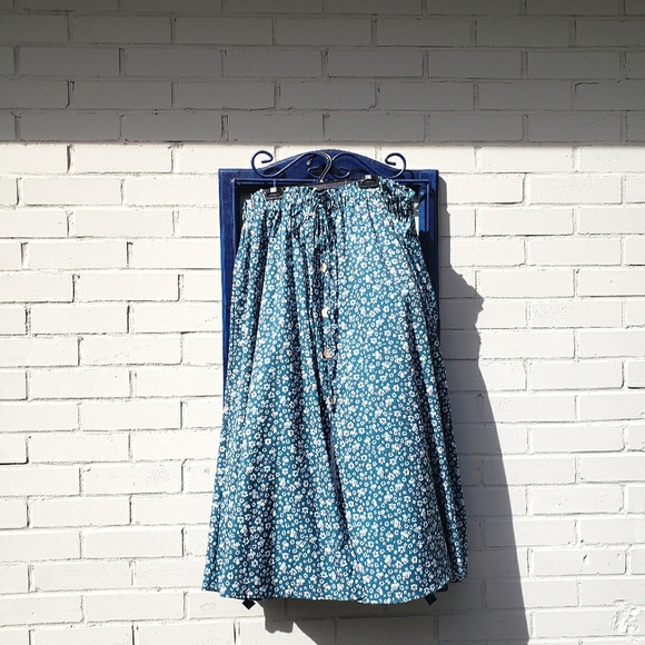 🔥3/$30🔥Cottage Core Green Floral Maxi Skirt - Picture 1 of 2